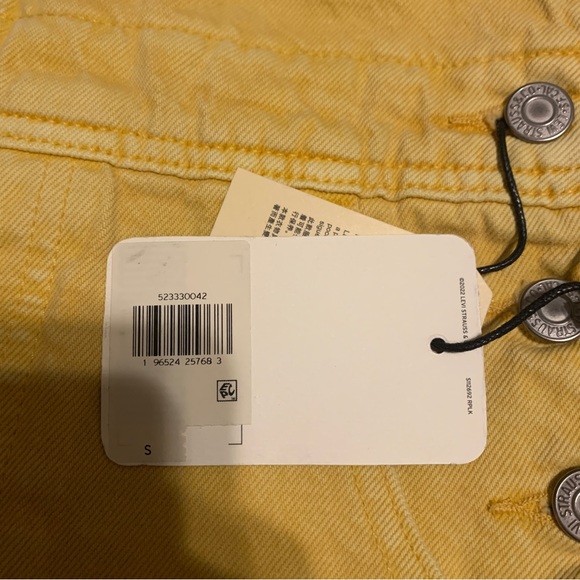 NWT Levi vintage Denim cutoff shortall overall bright yellow size small - Picture 9 of 12